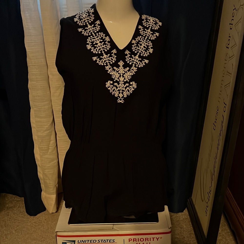 3/$10 🔥Beautiful top